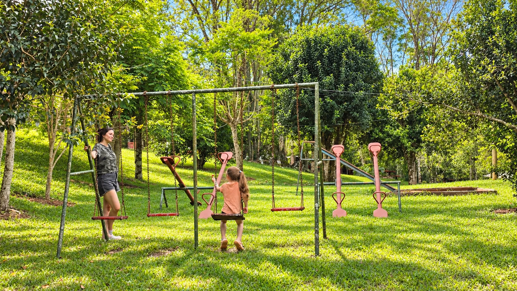 Juegos infantiles en el predio